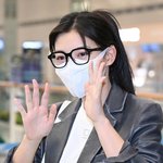 [댓글부탁해] 김유정, 러블리한 <b>뿔테</b> 요정의 인사 [포토엔HD]