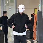 박서준, 화이트 <b>버킷</b>햇에 꽁꽁 가리고 [포토엔HD]