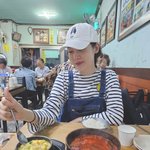  12만원짜리 티셔츠 입고 시장 구경…활동 중단인데 좋아진 <b>안색</b>