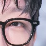 트리플스타 애굣살에 점 있네