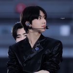 <b>프라다</b>에서 엔하이픈 의상 맞춤제작해줌