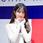 [사진]장원영, 화이트 스웨터 사랑스럽게