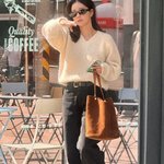 돌싱 기은세, 41세 맞아? 대학생 같은 니트룩 <b>일상</b>이 화보
