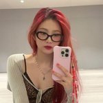 조이, '호피 나시'로 몸매 노출...너무 파진 거 아냐?