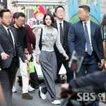 [E포토] 서예지, '복잡한 <b>명동</b> 골목 프리패스'