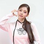 [E포토] 프리지아, '빛나는 <b>진품</b>명품 하트