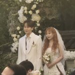 현아용준형, 야외 결혼식…초미니+빨간 구두 '파격'