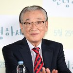 저하에 연극·강연 취소..측근 “<b>통원치료</b> 중, 2주 휴식 필요”