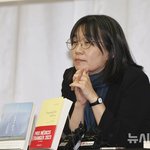 [단독]출판사 창비 "한강 <b>노벨</b>문학상 에디션 검토 중"