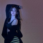 전종서, '골반뽕' 의혹은 이제 그만..딱 붙는 스커트로 '<b>증명</b>'