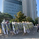 <b>SM</b> <b>사옥</b> 홍승한 화환 탈퇴 시위 하고있음