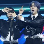 크래비티, 화면에 꽉차는 완벽한 무대