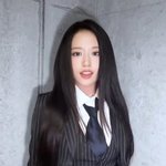 <b>쓰리피스</b> 수트 입고 dolls 추는 안유진