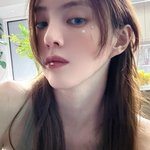 한소희 파격<b>ing</b>, 파란 눈에 입술 피어싱 “고통 참아가며 뚫어”...