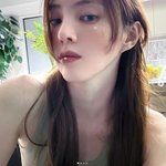 한소희, <b>컬러</b>렌즈+피어싱 완벽 소화…몽환적 퇴폐美