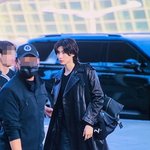 <b>레더</b> 롱코트 입고 반응 좋았던 공항 앤톤