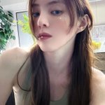 한소희, 타투 버리고 피어싱…혈관 다 보이는 <b>투명</b> 피부