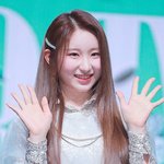 [댓글부탁해] 이채연 진짜 얼굴에 손 그만 <b>대야</b>할듯