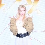 [현장포토] "눈부시게 빛난다"…채령, 파격의 락시크