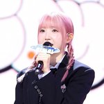 [포토]히토미, 승주와 9살차이?..'하트포즈로 나이차이 느껴"