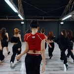 제니 춤 실력 더 늘었네