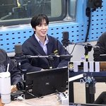 씨엔블루 <b>강민혁</b> 파격 브이넥에 정용화 “추노 왔다, 하루 2㎝씩...
