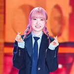 '3번째 데뷔' 히토미, 아이즈원과 여전한 우정..리더 권은비가...