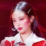 [<b>엔터</b>톡] 제니 오늘자 엠카 헤메코