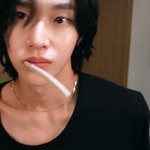 본인 외모에 <b>만족</b>하냐고 대뜸 물어보는건