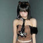 쇄골+어깨라인 노출… 최예나 "인형이야? 고양이야?"