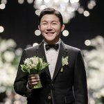 조세호, 오늘 결혼 "서로 아끼고 의지하며 살게요"