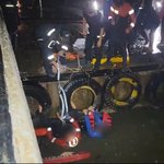 호수에 <b>차량</b> 추락.10대등 일가족 3명 구조