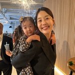  딸과 있으니 검사 남편은 <b>찬밥</b>? "같이 찍은 사진이 없네"