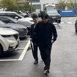 '불법 상습 <b>도박</b>' 혐의 개그맨 이진호, 경찰 출석…"죄송합니다"