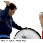 로제가 다른 아티스트의 노래와 영상을 표절했다.