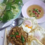 2,400원 저녁~<b>바질</b>돼지고기덮밥