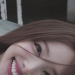 [댓글부탁해] 이 사진 나연 메이크업 립이랑 블러셔 비슷한거 아는...