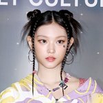 해린이는 또 <b>실험적</b>인 머리를 했구나