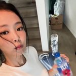 [드루와] 본인 <b>굿즈</b> 입은 제니 개이쁘다..
