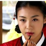 <b>옷매무새</b>를 바로하고