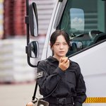 주류회사 간 김세정, <b>흑복</b> 차림에 비장한 눈빛(취하는 로맨스)