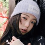 장원영, 모자로도 못 가리는 요정 미모‥겨울 화보 공개