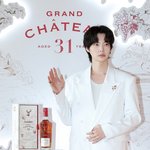 <b>포즈</b> 취하는 안재현