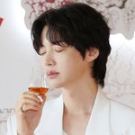 '그랑 샤또' 시향하는 <b>안재현</b>