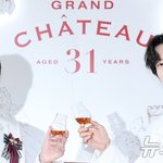 <b>포즈</b> 취하는 규현·안재현