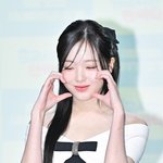 [사진]김우석 강나언,' 핑크 하트 속 수줍은 <b>미소</b>'