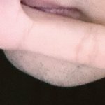 해찬 근접사진 수염자국<b>놀람</b>