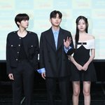 김우석·<b>최건</b>·강나언, 공개 열애 후 어색해진 포토타임