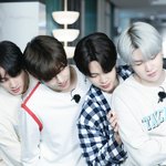 방탄 머리숱 ㅈㄴ <b>빽빽</b>하네