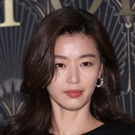 [단독]전지현, 연상호 감독 만난다…새 좀비 영화 '군체' 주연